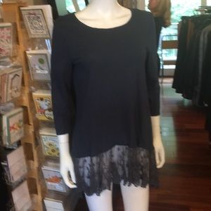 Three-quarter sleeve tunic.